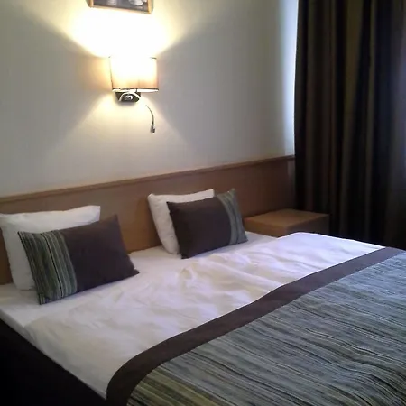 Hotel Sky High Airport 200 Meters From The Terminal Mārupe